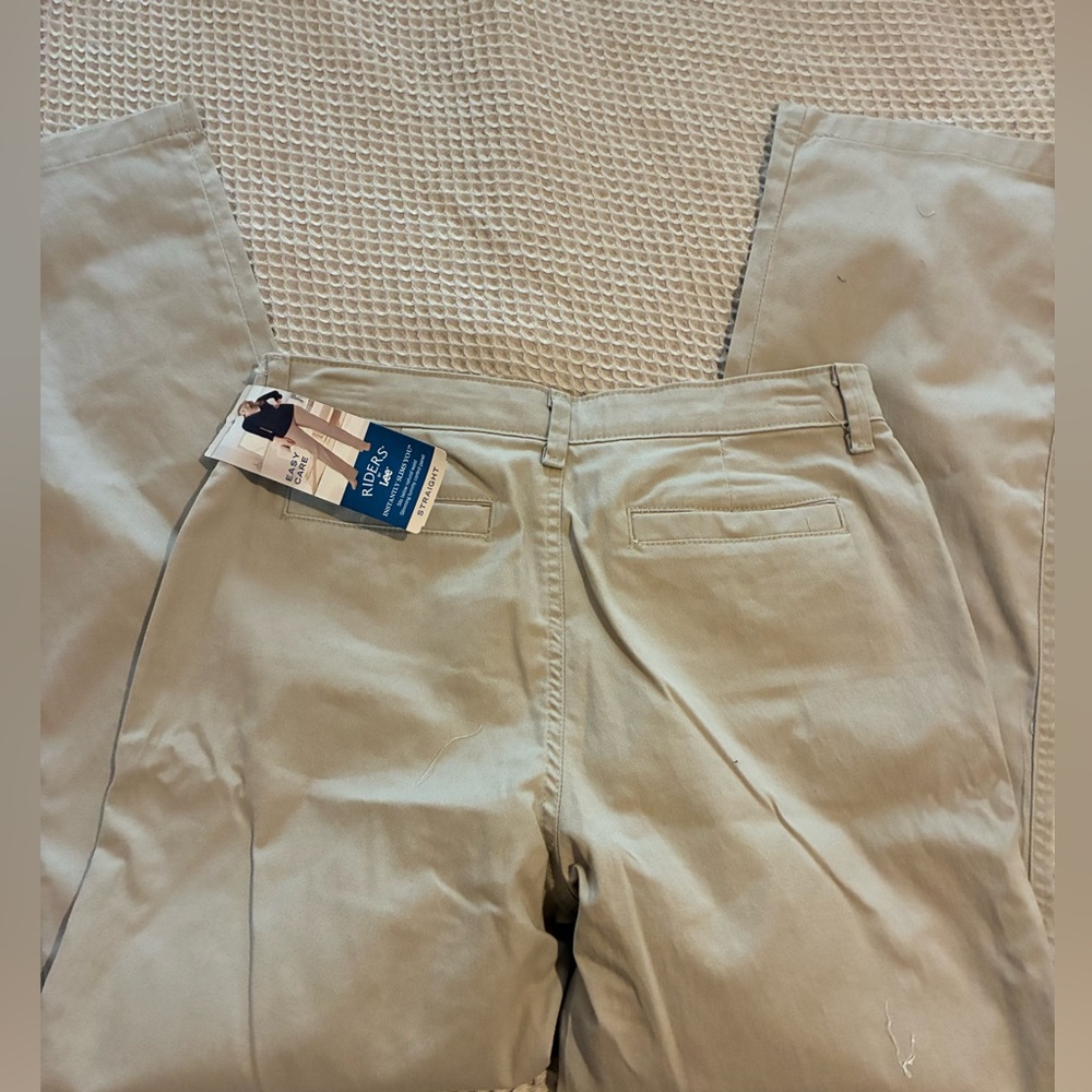 NWT Riders by Lee Woken’s Comfort Waist Khaki Chino Pants, Size 8P - Picture 3 of 5